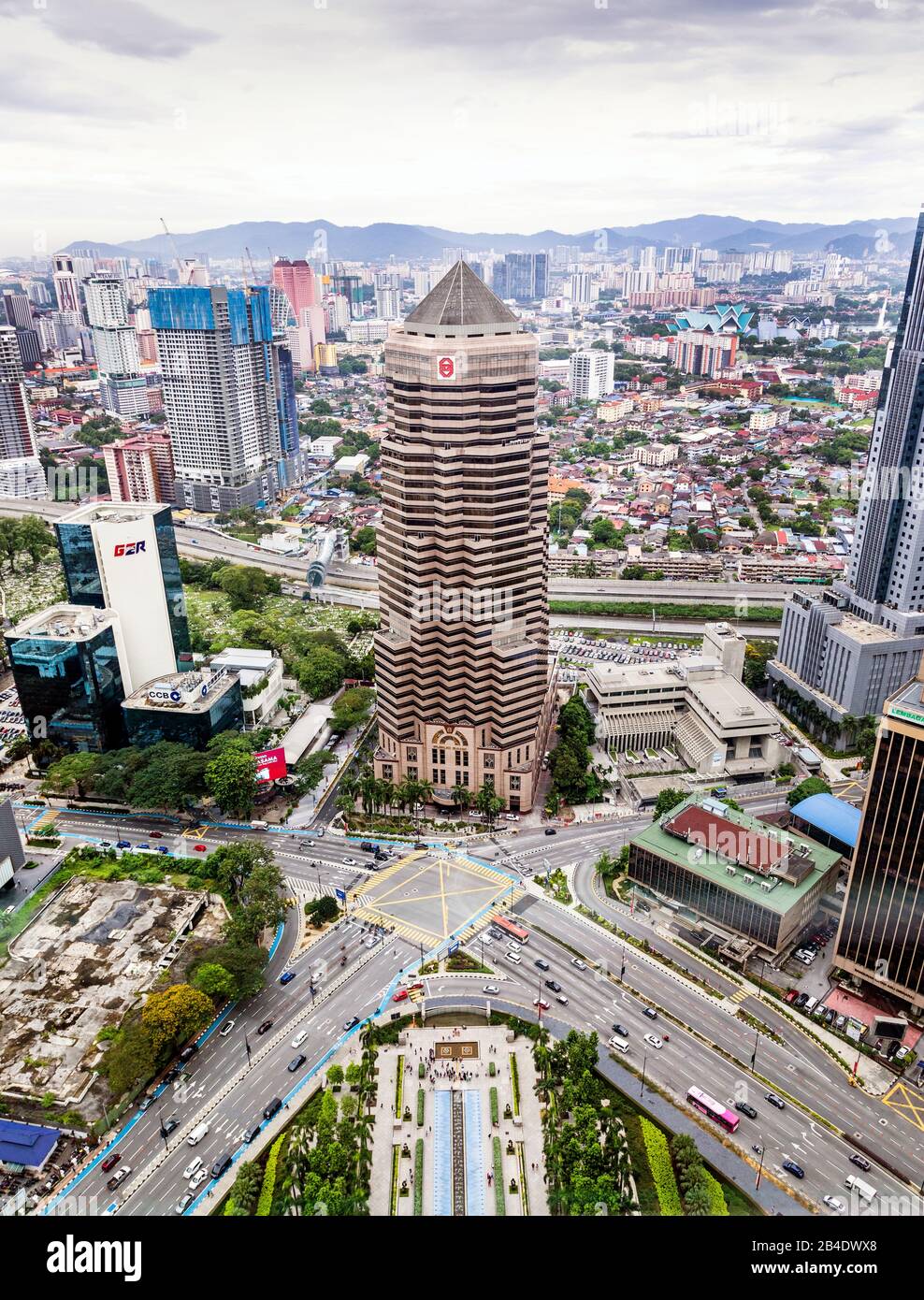 Siège de la Banque publique Menara, sur l'autoroute Jalan Ampang, Kuala Lumpur, Malaisie, Asie. Le bâtiment Menara est de 37 mètres de haut et compte 36 étages. Banque D'Images