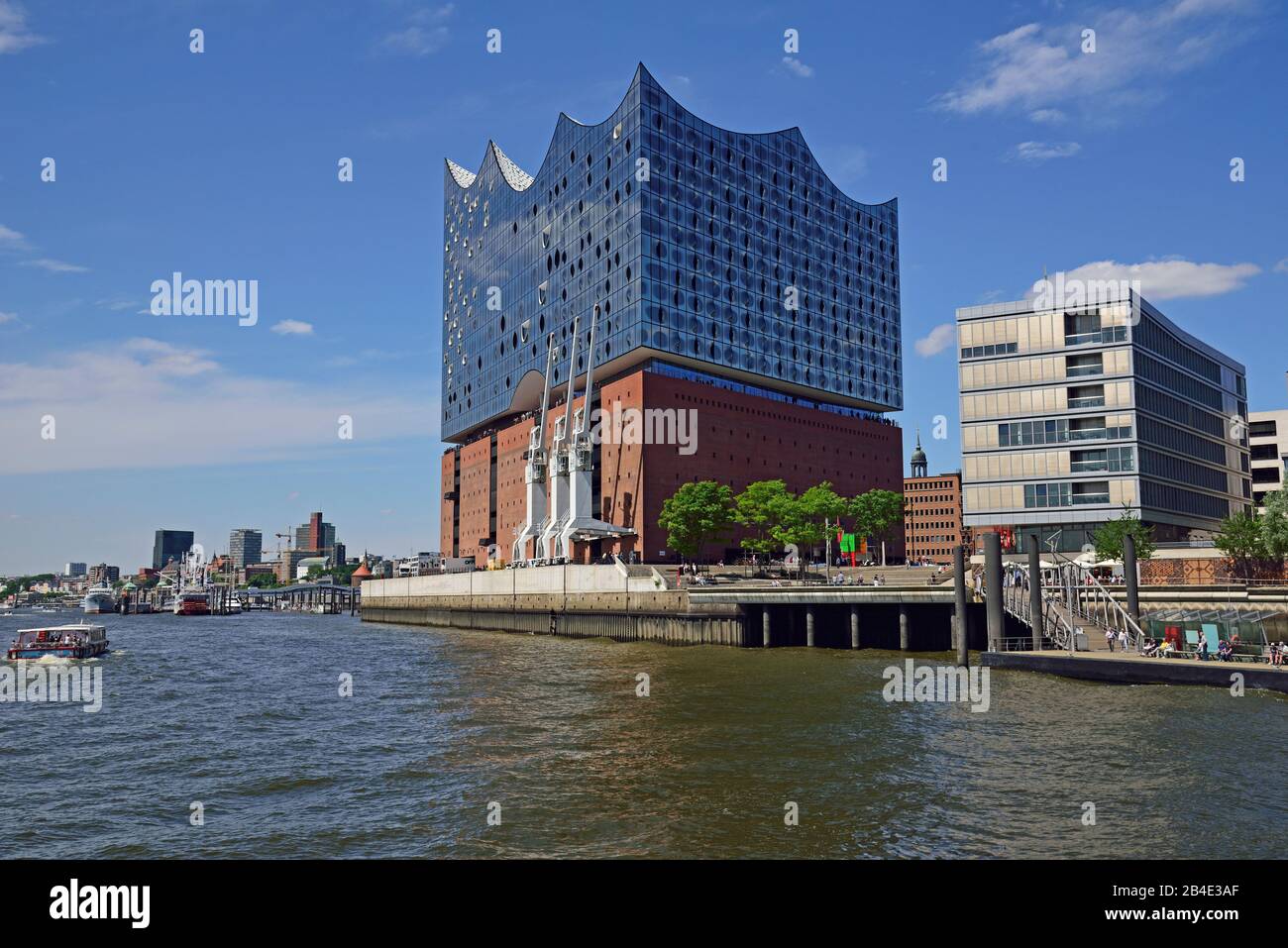 Europe, Allemagne, Ville hanséatique de Hambourg, Elbe, Elbphilonie, façade de verre, tour du Michel, Banque D'Images