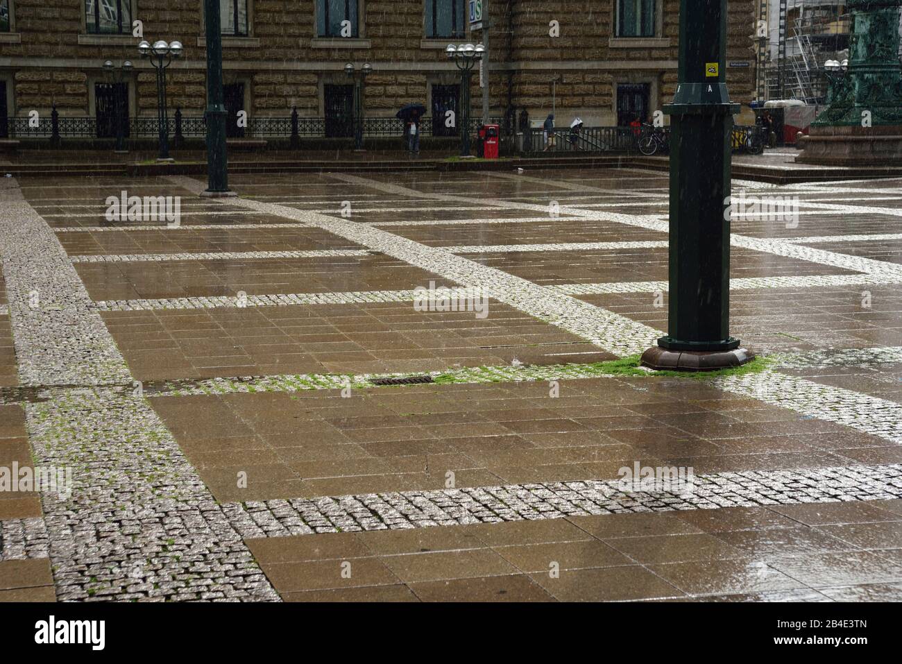 Europe, Allemagne, Hambourg, Rathausmarkt, Rain, Banque D'Images