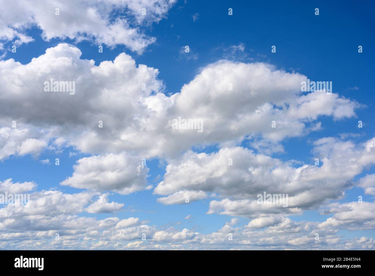 Allemagne, nuages météorologiques équitables (Cumulus humilis). Banque D'Images