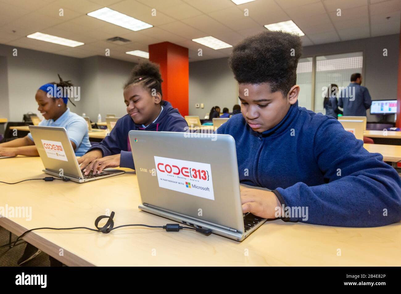 Detroit, Michigan - Code313, un programme à but non lucratif pour les jeunes de Detroit âgés de 7 à 17 ans, offre des ateliers gratuits sur le codage informatique et d'autres sous-j basés sur la technologie Banque D'Images