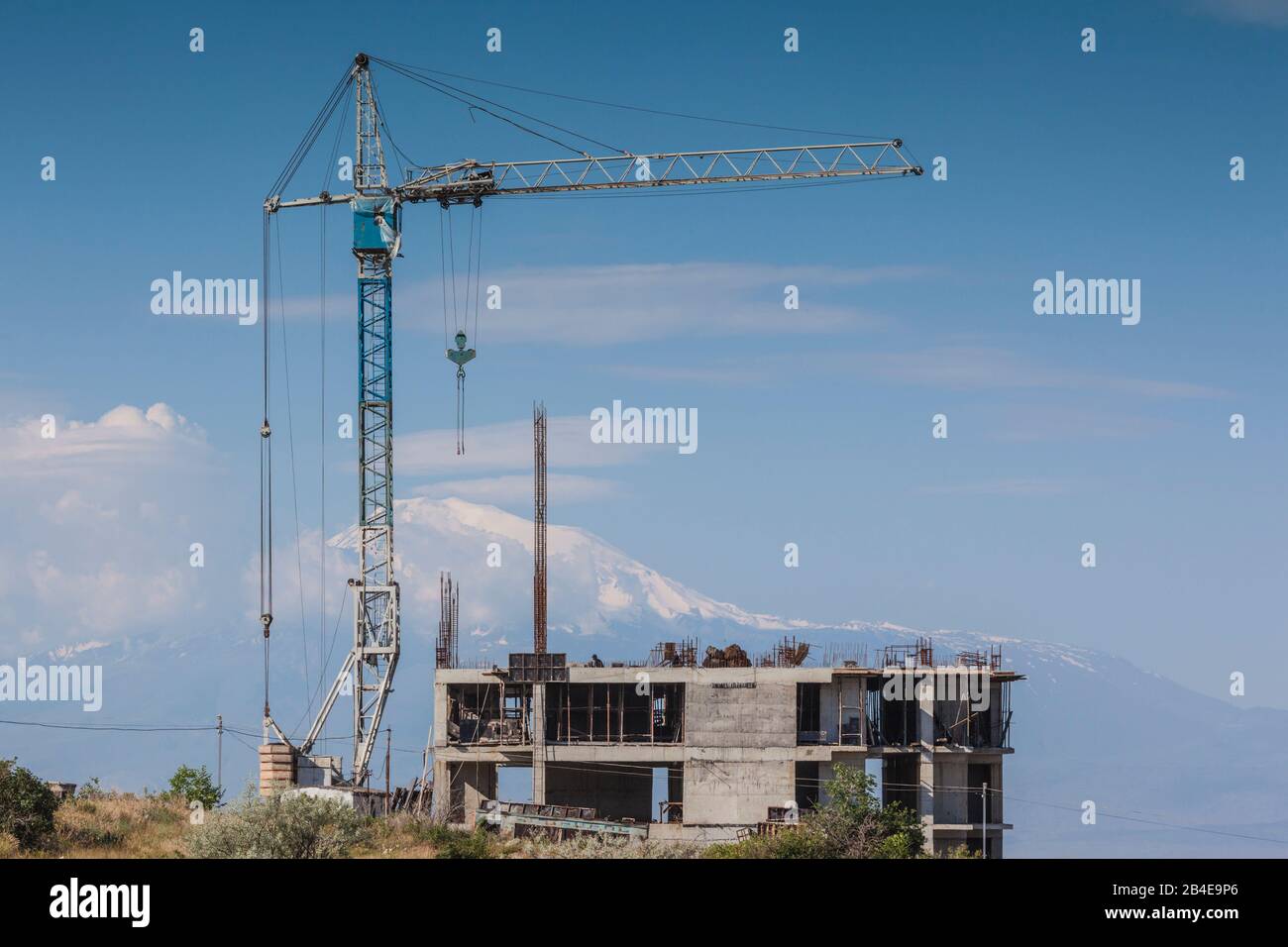 L'Arménie, Erevan, la construction d'une maison et Mt. Ararat Banque D'Images