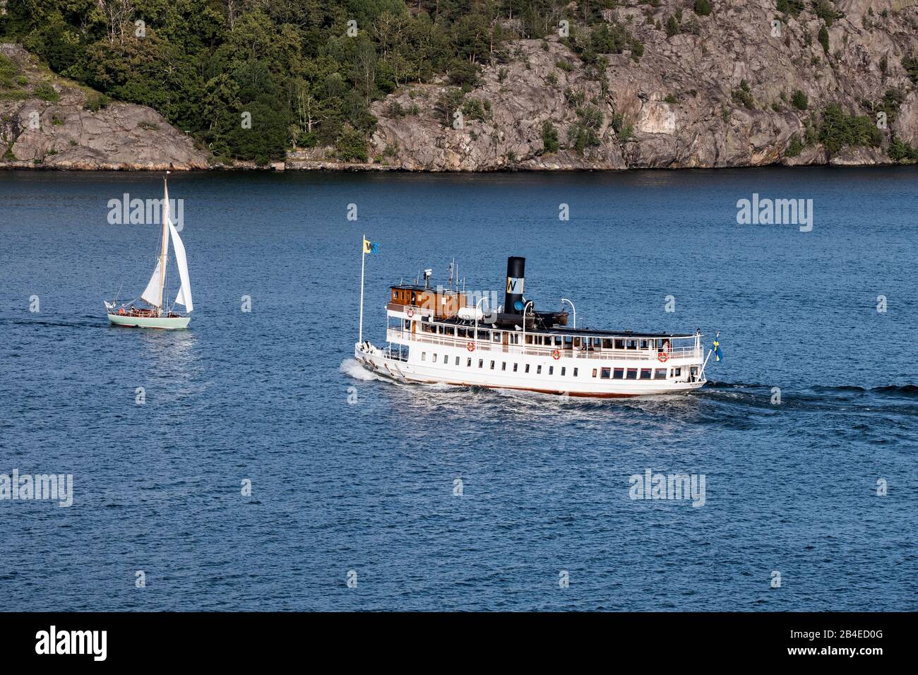 Bateau de plaisance historique et vieux voilier dans l'archipel de Stockholm Banque D'Images