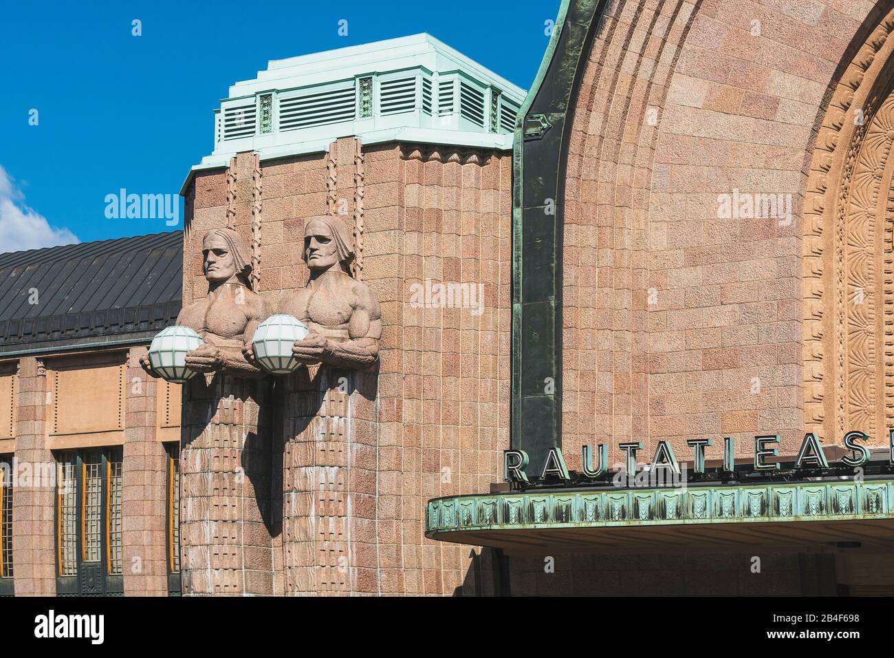 Helsinki, Finnland, Hauptbahnhof, Jugendstil Und Neoklassizismus, Statuen Von Emil Wikström Banque D'Images