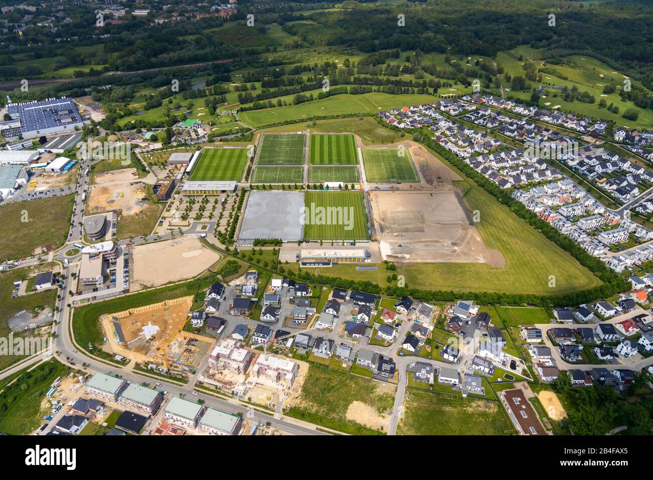 Vue aérienne du parc d'affaires Airport Brackeler Feld avec Royal Saint Barbara Dortmund Golf Club eV à Brackel avec centre de formation BVB à Dortmund, Dortmund, Ruhrgebiet, Rhénanie-du-Nord-Westphalie, Allemagne Banque D'Images