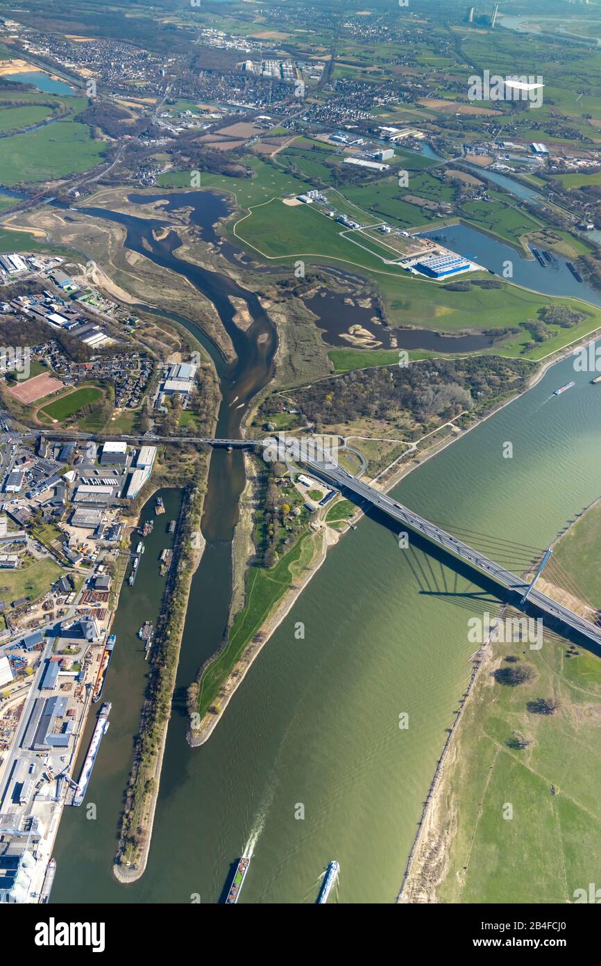 Vue aérienne de l'estuaire de Lippe entre Lippeschlösschen et le pont du Rhin comme un paysage de lac dans le sud de Wesel sur le Bas-Rhin dans la région de la Ruhr dans l'état fédéral de Rhénanie-du-Nord-Westphalie, Allemagne Banque D'Images