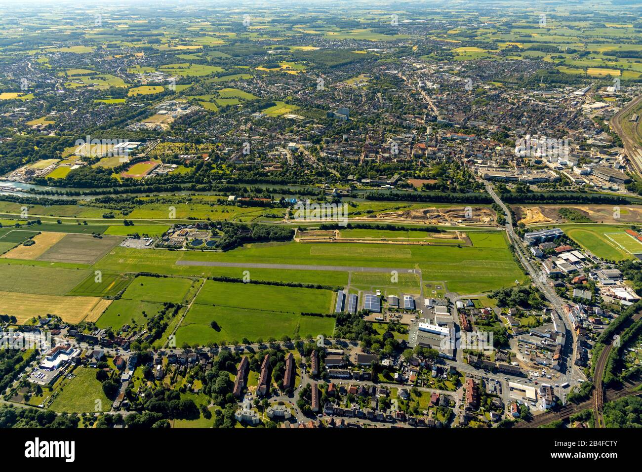Vue aérienne du projet de conservation de la nature et du paysage de Lippeumau expérience de l'espace Lippaue avec le canal de Datteln Hamm et l'aérodrome de Hamm-Lippewiesen, EDLH, en liaison avec le centre-ville de Hamm à Killwinkel, Hamm, Ruhr, Rhénanie-du-Nord-Westphalie, Allemagne, Banque D'Images