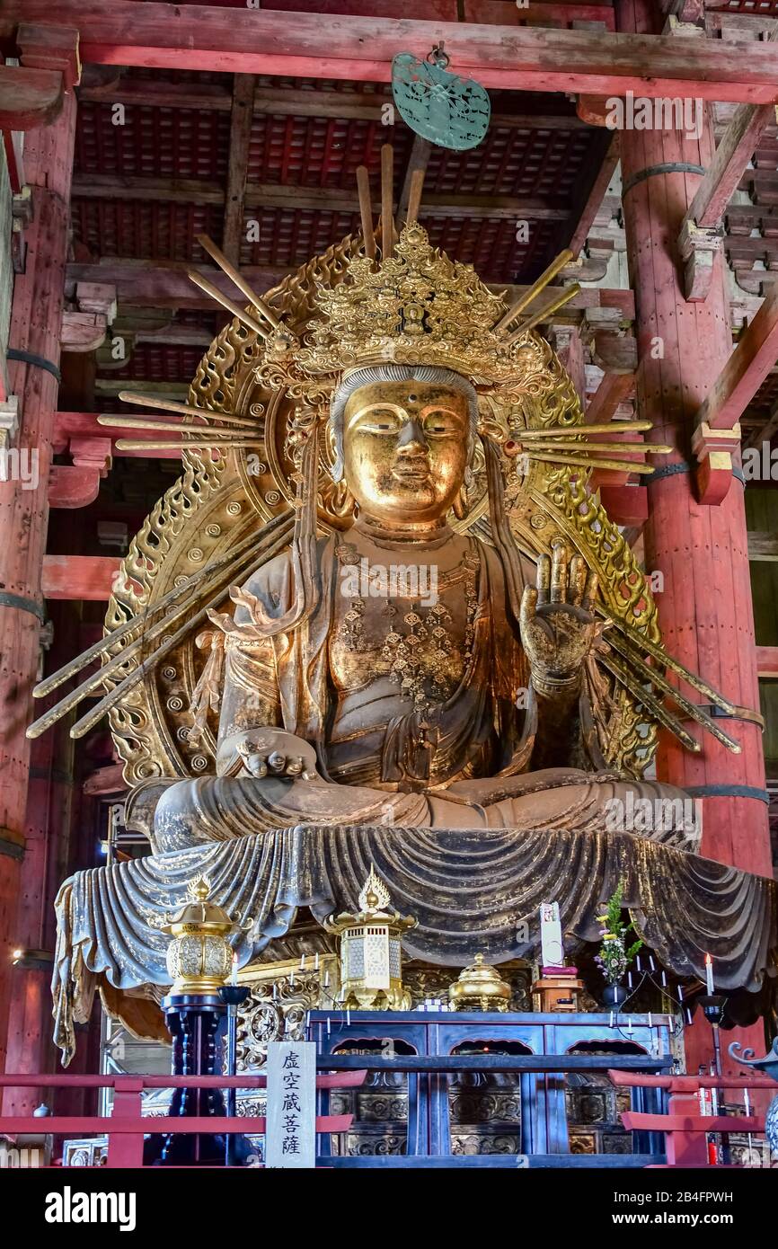 Statue De Kokuuzo-Bosatsu, Salle Daibutsuden, Temple Todaiji, Nara, Honshu, Japon Banque D'Images