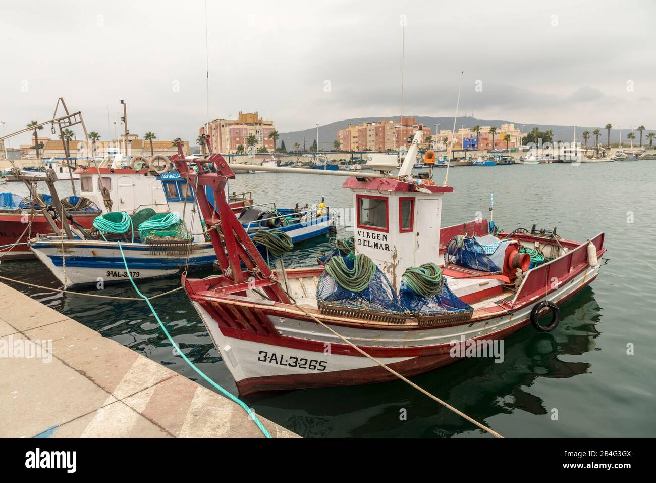 Bateaux de pêche dans le port, la Linea de la Concepcion, Espagne Banque D'Images