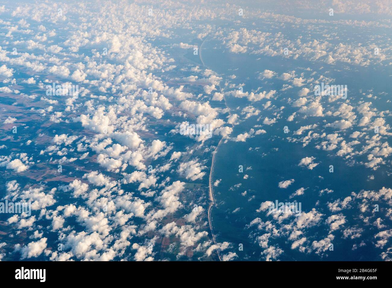 vol, vue aérienne, nuages, altocumulus flocus Banque D'Images