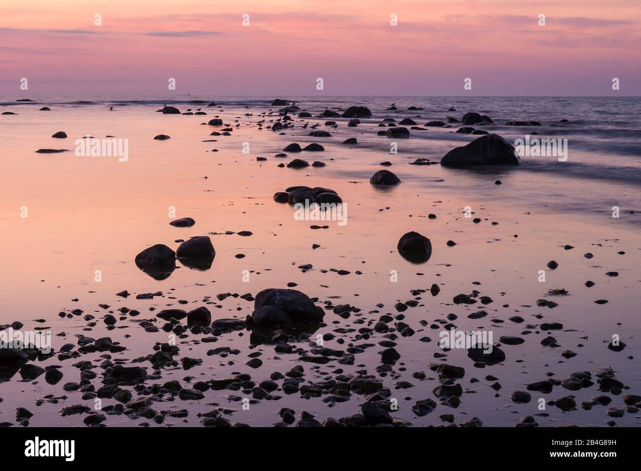 Estland, Ostseeinsel Hiiumaa, Schärenküste Im Abendlicht, Langzeitbelichtung Banque D'Images