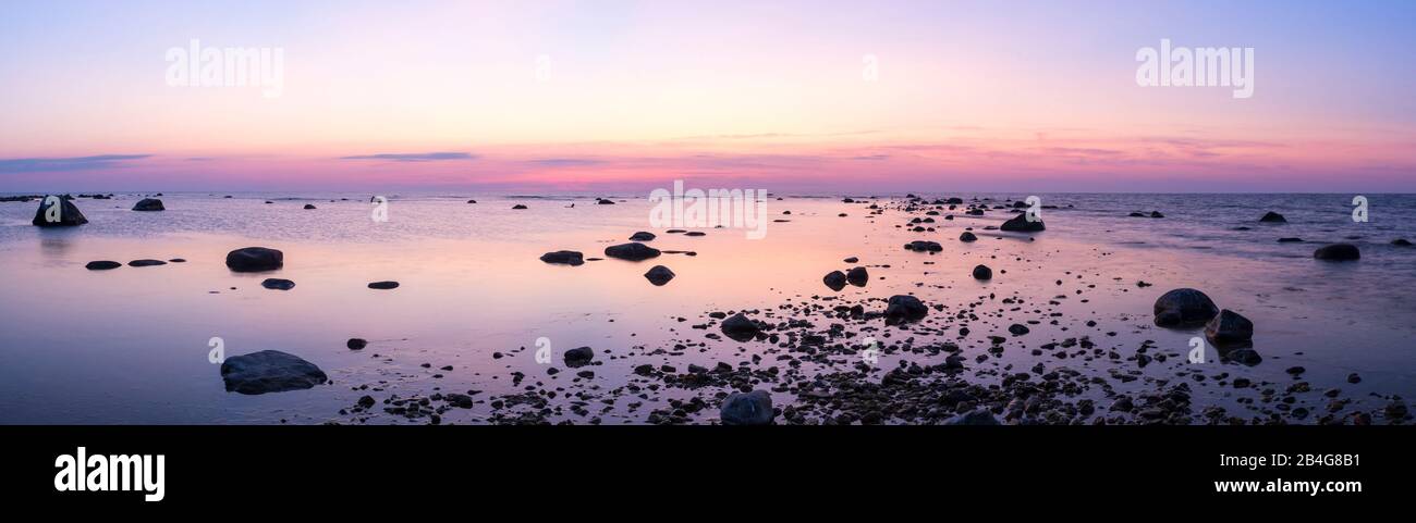 Estland, Ostseeinsel Hiiumaa, Schärenküste Im Abendlicht, Langzeitbelichtung, Panorama, Hochauflösend Banque D'Images
