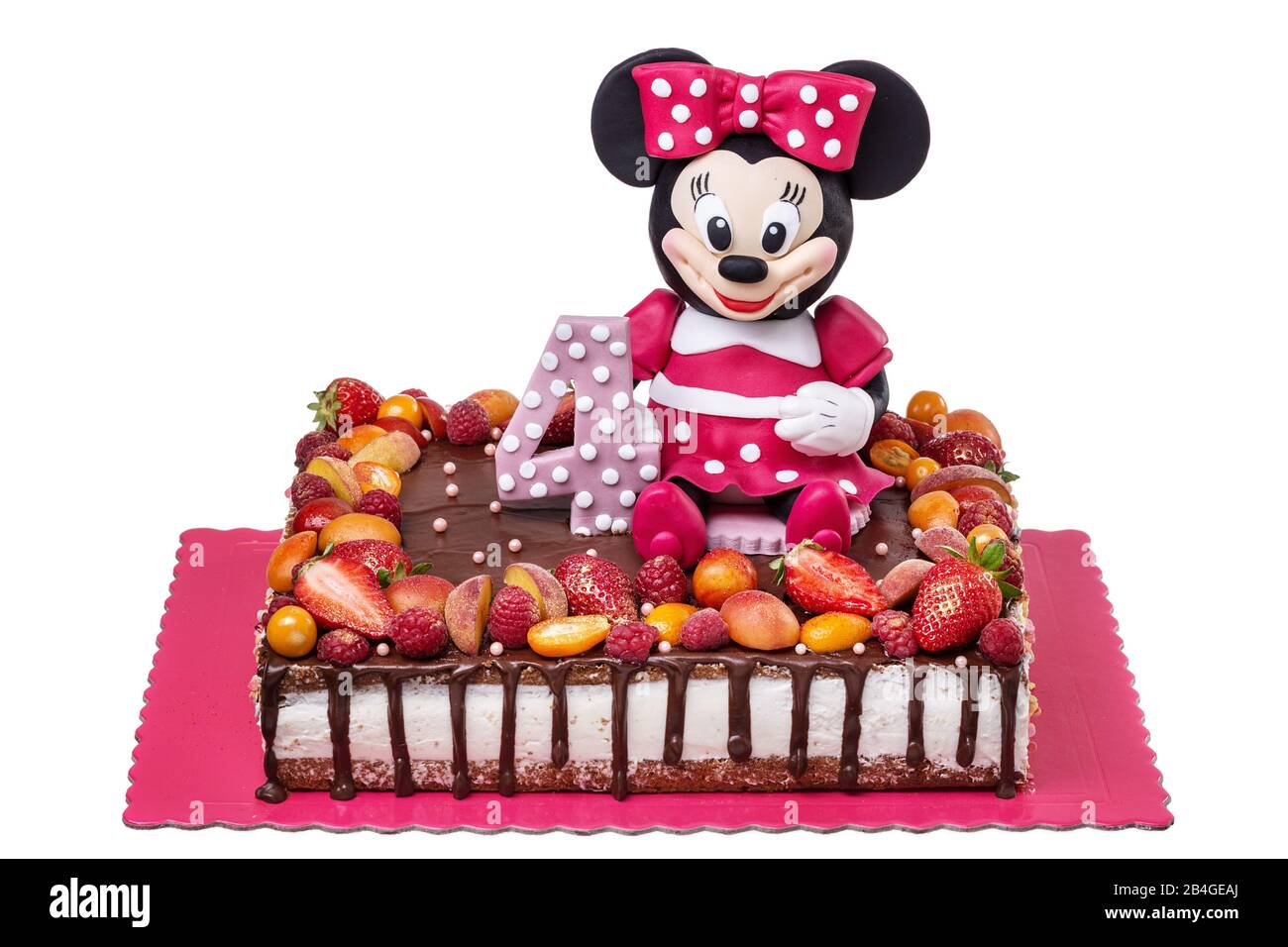 Faro Portugal 18 24 Mai Un Magnifique Gateau Fait De Creme Et De Fruits Avec Une Figurine Mickey Mouse Pour Une Petite Fille Pour Son Anniversaire Photo Stock Alamy