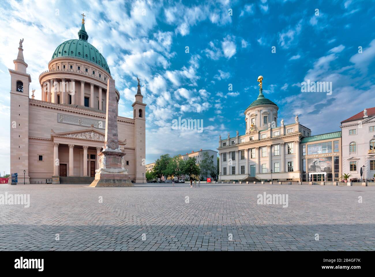 St Nikolaikirche, Alter Markt, Marble Obélisk, Potsdam Museum, Potsdam, Brandebourg, Allemagne, Europe Banque D'Images