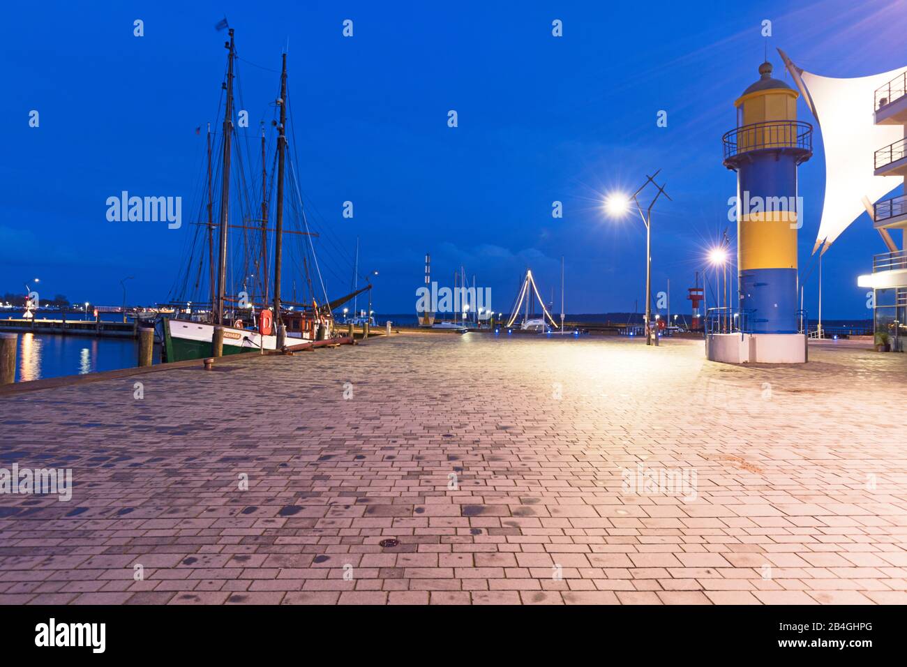 Stadthafen, Blaue Stunde, Bucht, Eckernförde, Ostsee, Schleswig-Holstein, Deutschland, Europa Banque D'Images