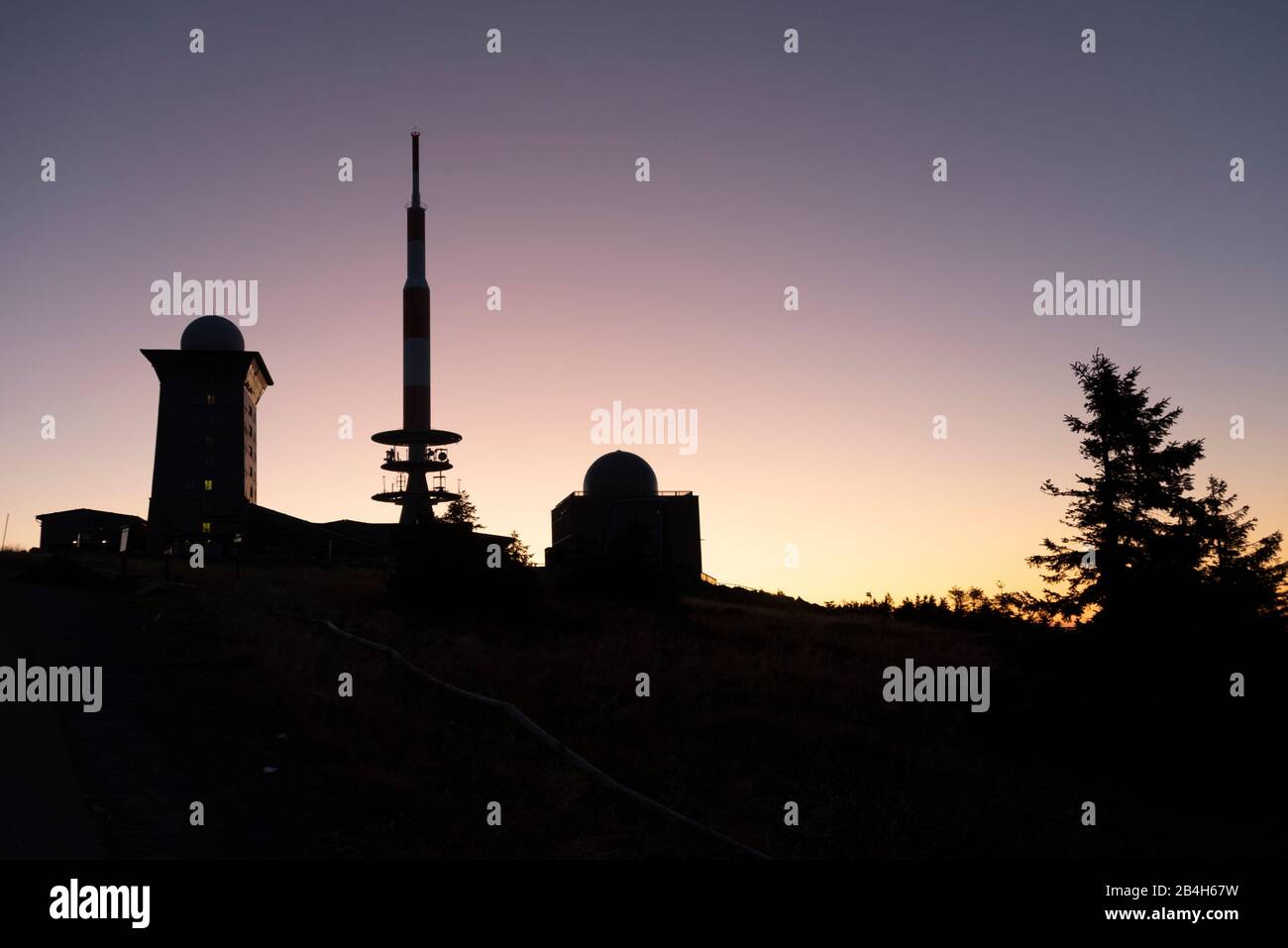 Plateau de Brocken au coucher du soleil, sommet de Brocken, 1142m, dans le parc national de Harz près de Schierke, district de Wernigerode, Harz, Saxe-Anhalt, Allemagne Banque D'Images Plateau de Brocken au coucher du soleil, sommet de Brocken, 1142m, dans le parc national de Harz près de Schierke, district de Wernigerode, Harz, Saxe-Anhalt, Allemagne Banque D'Images