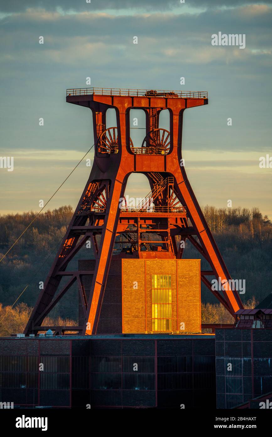 Colliery Zollverein, site classé au patrimoine mondial, cadre à double tréteaux de l'arbre 12, arbre XII, Essen, Allemagne, Banque D'Images