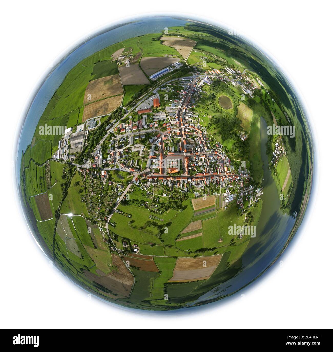 , ville d'Usedom avec l'église Sainte-Marie, vue aérienne, 11.08.2012, Allemagne, Mecklembourg-Poméranie occidentale, Usedom Banque D'Images