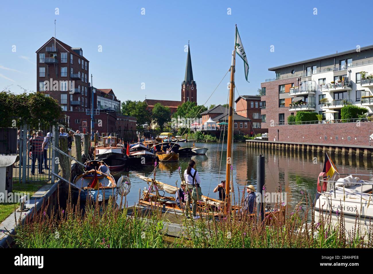Europe, Allemagne, Basse-Saxe, Buxtehude, Hambourg zone métropolitaine, Este, port, vivre sur l'eau, rencontrer des bateaux de tucker, Banque D'Images