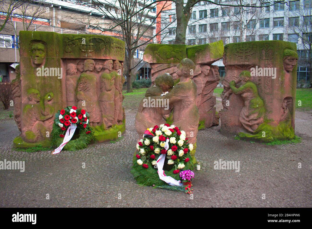 Bloc de femmes Rosenstrasse Mémorial juif avec couronnes à Berlin Banque D'Images