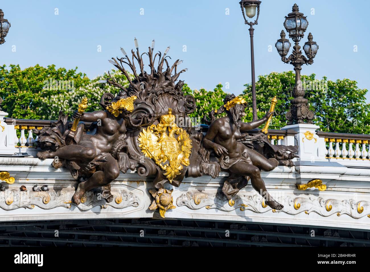 Die Statuen la Nymphe de la Seine avec les armoiries de la Paris von Georges Récipone mit dem Wappen Russlands, die Nymphen der Newa, Paris, Frankreich, Ue Banque D'Images