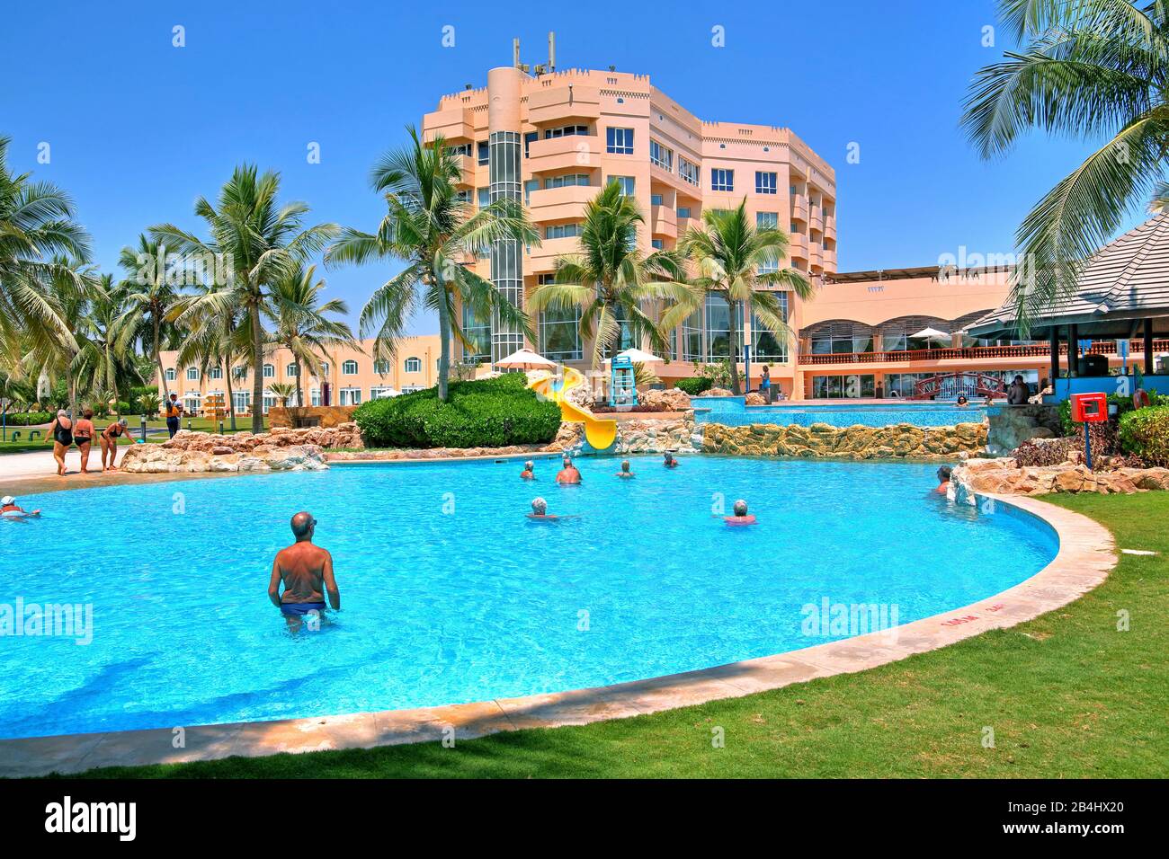 Hôtel complexe Crowne Plaza avec piscine, Salalah, mer d'Oman Banque D'Images