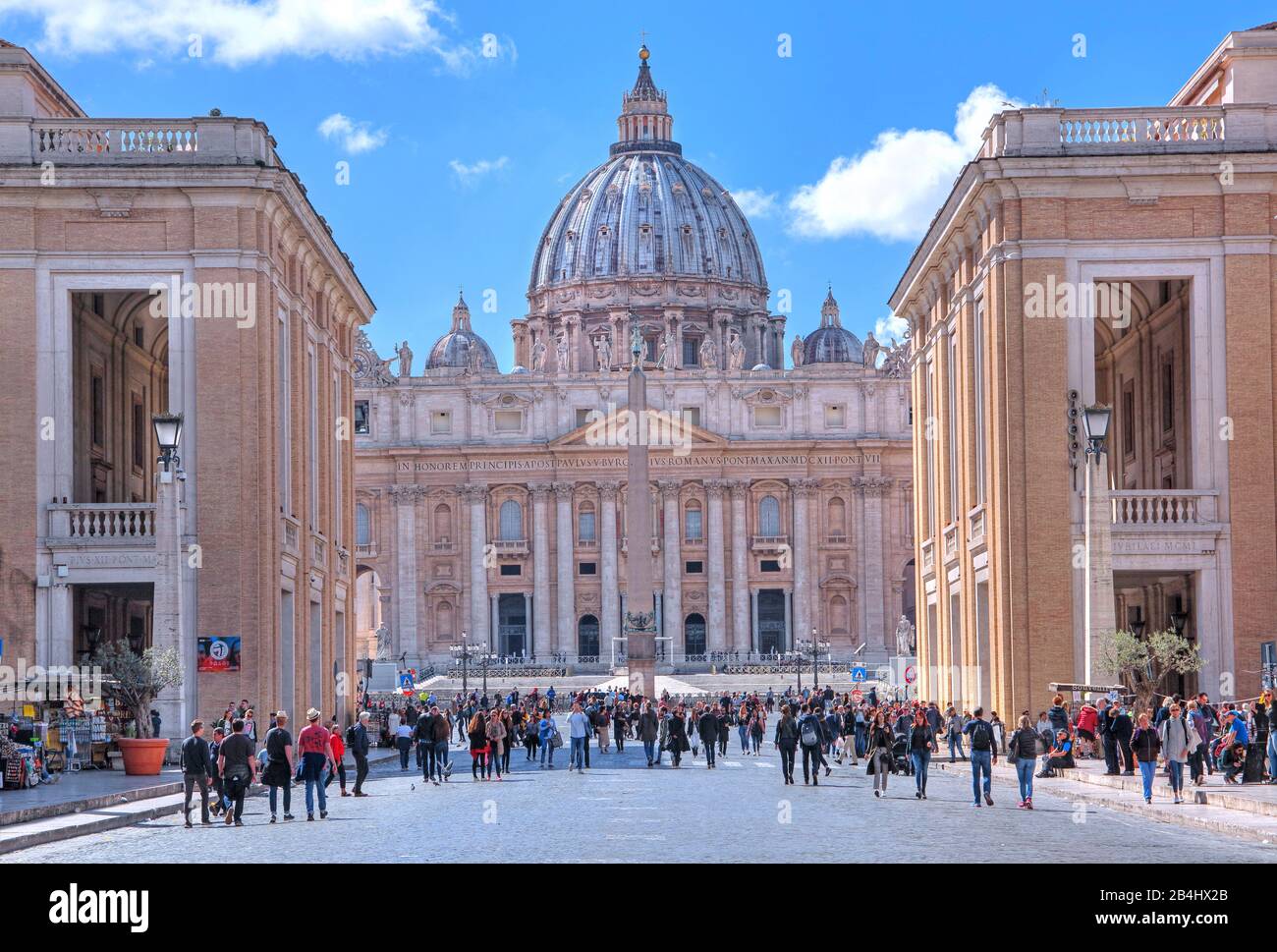 Via Della Conciliazione Et La Basilique Saint-Pierre, Vatican, Rome, Lazio, Italie Banque D'Images