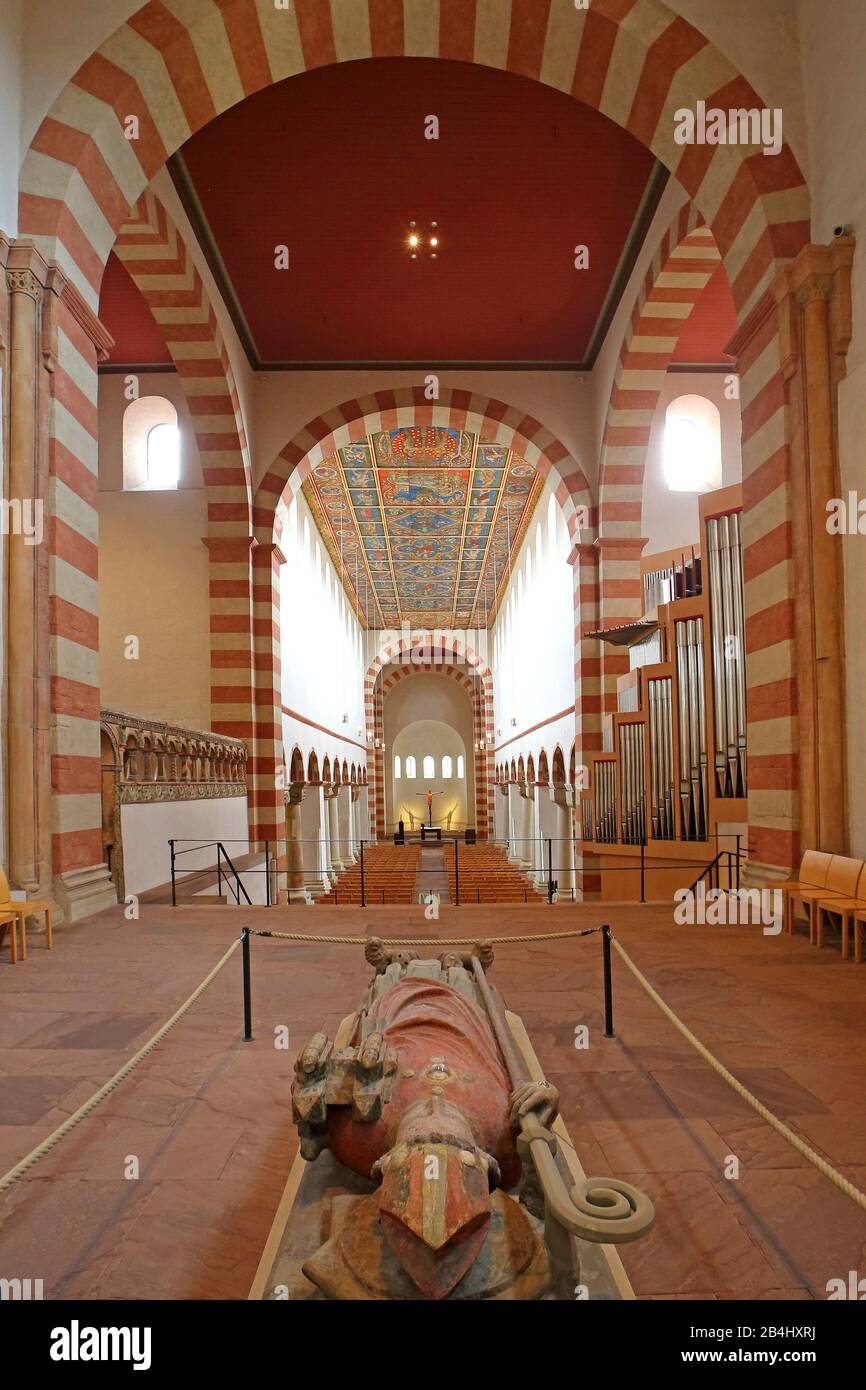 Intérieur de la première église romane Saint-Michel avec tombe Bernward, Hildesheim, Basse-Saxe, Allemagne Banque D'Images