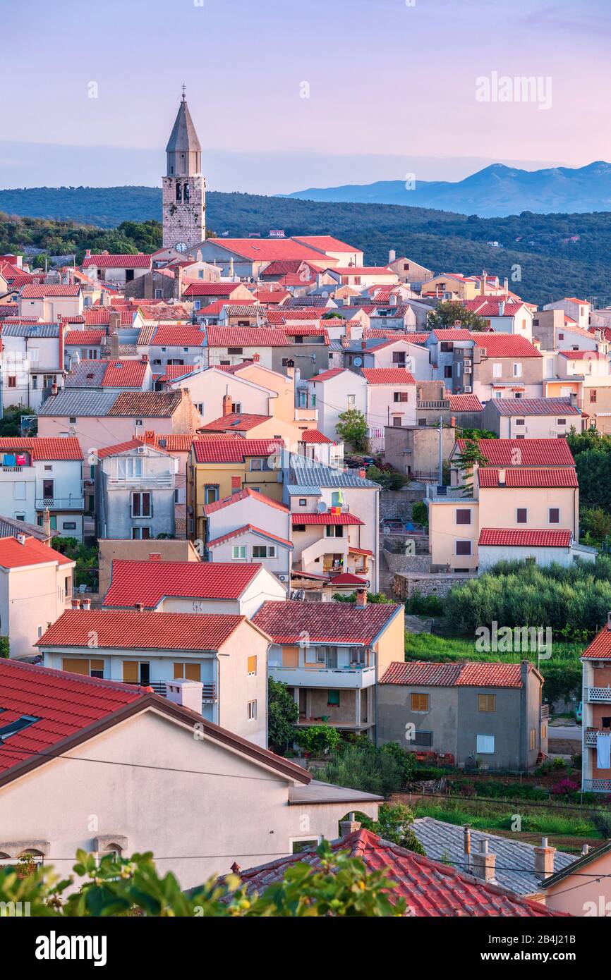 Vrbnik, île de Krk, côte est, Kvarner Bay, comté de Primorje-Gorski Kotar, Croatie Banque D'Images