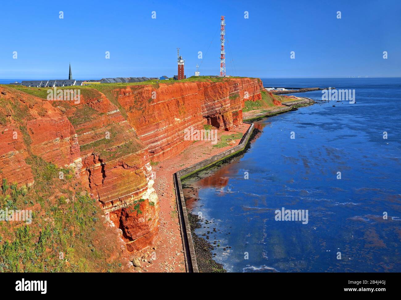 Falaise occidentale avec phare et tour de transmission sur l'Oberland, Heligoland, baie d'Heligoland, Golfe allemande, île de la mer du Nord, Mer du Nord, Schleswig-Holstein, Allemagne Banque D'Images