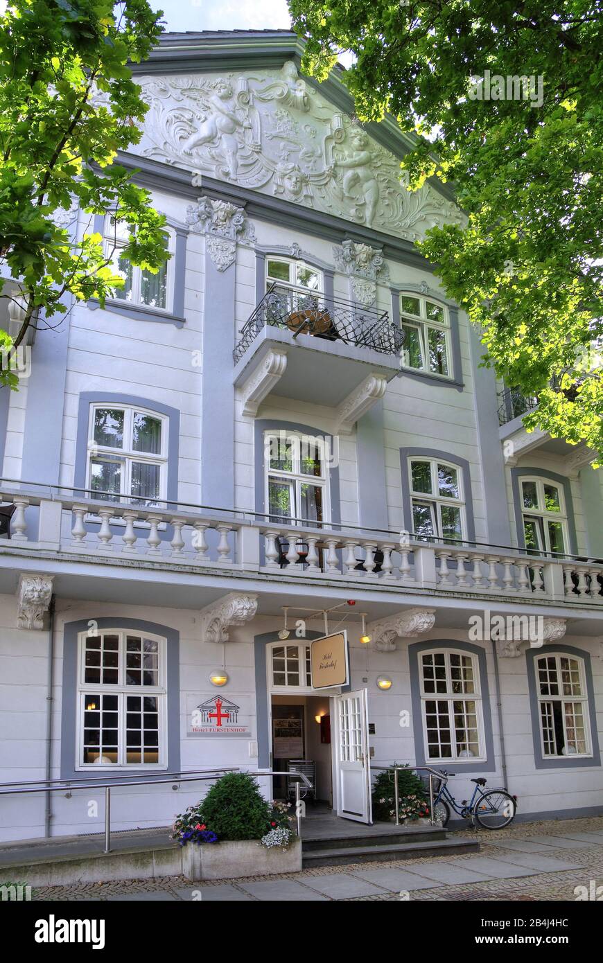 Historique Hotel Fürstenhof Portail Principal Bad Pyrmont, Staatsbad Emmertal, Weserbergland, Basse-Saxe, Allemagne Banque D'Images
