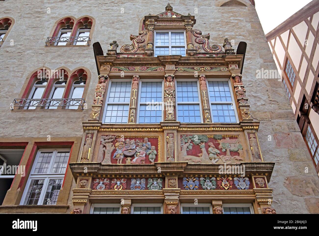Façade avec baie vitrée ornée de la maison du temple sur la Marktplatz, Hildesheim, Basse-Saxe, Allemagne Banque D'Images