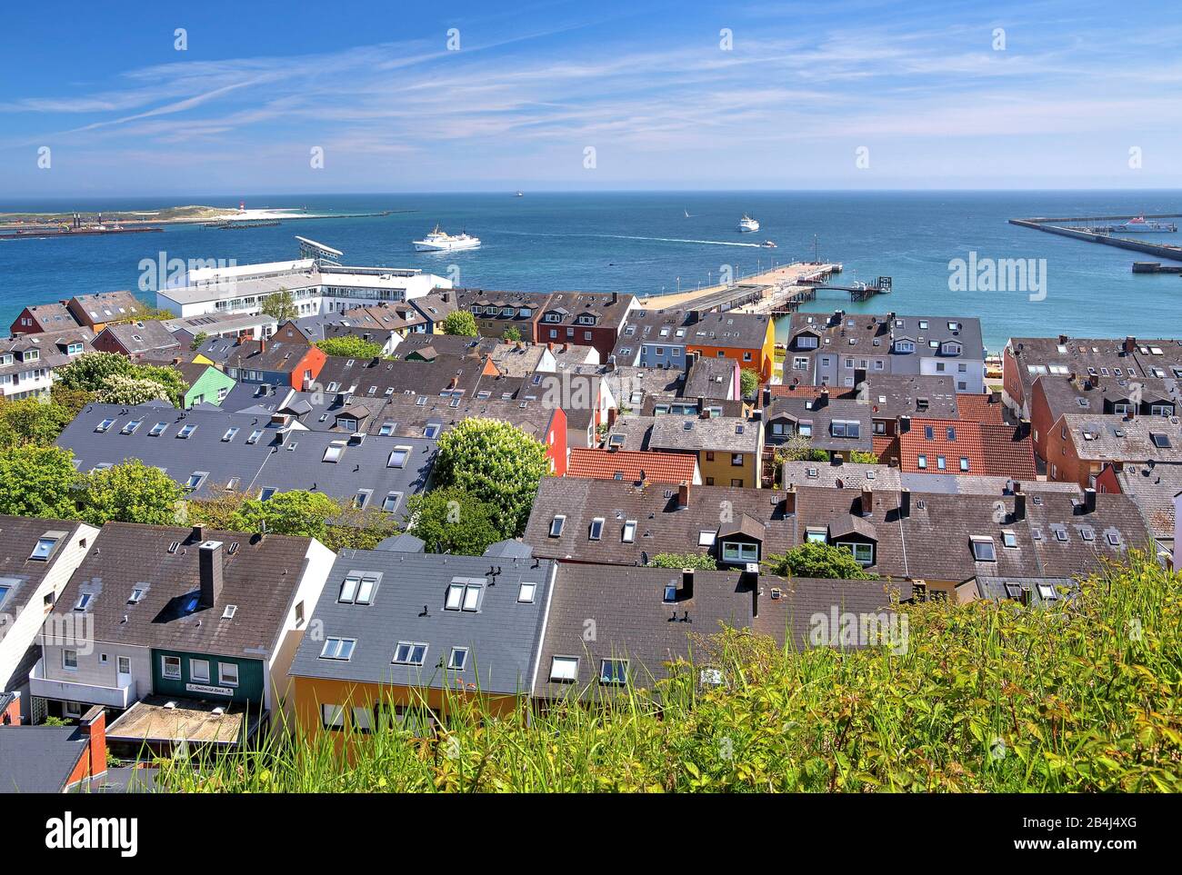 Maisons dans le centre du village sur le Unterland avec Schiffsreede et Badedüne, Heligoland, Helgoland Bay, Golfe allemande, île de la mer du Nord, Mer du Nord, Schleswig-Holstein, Allemagne Banque D'Images