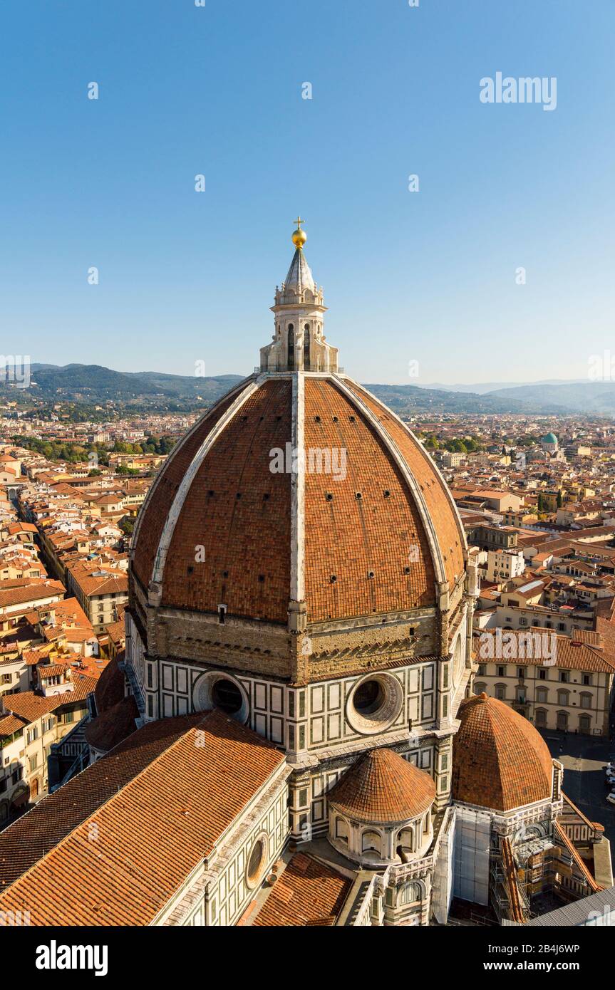 Italie, Florence, cathédrale 'San Maria del Fiore', vue du Campanile di Giotto sur le dôme de la cathédrale Banque D'Images