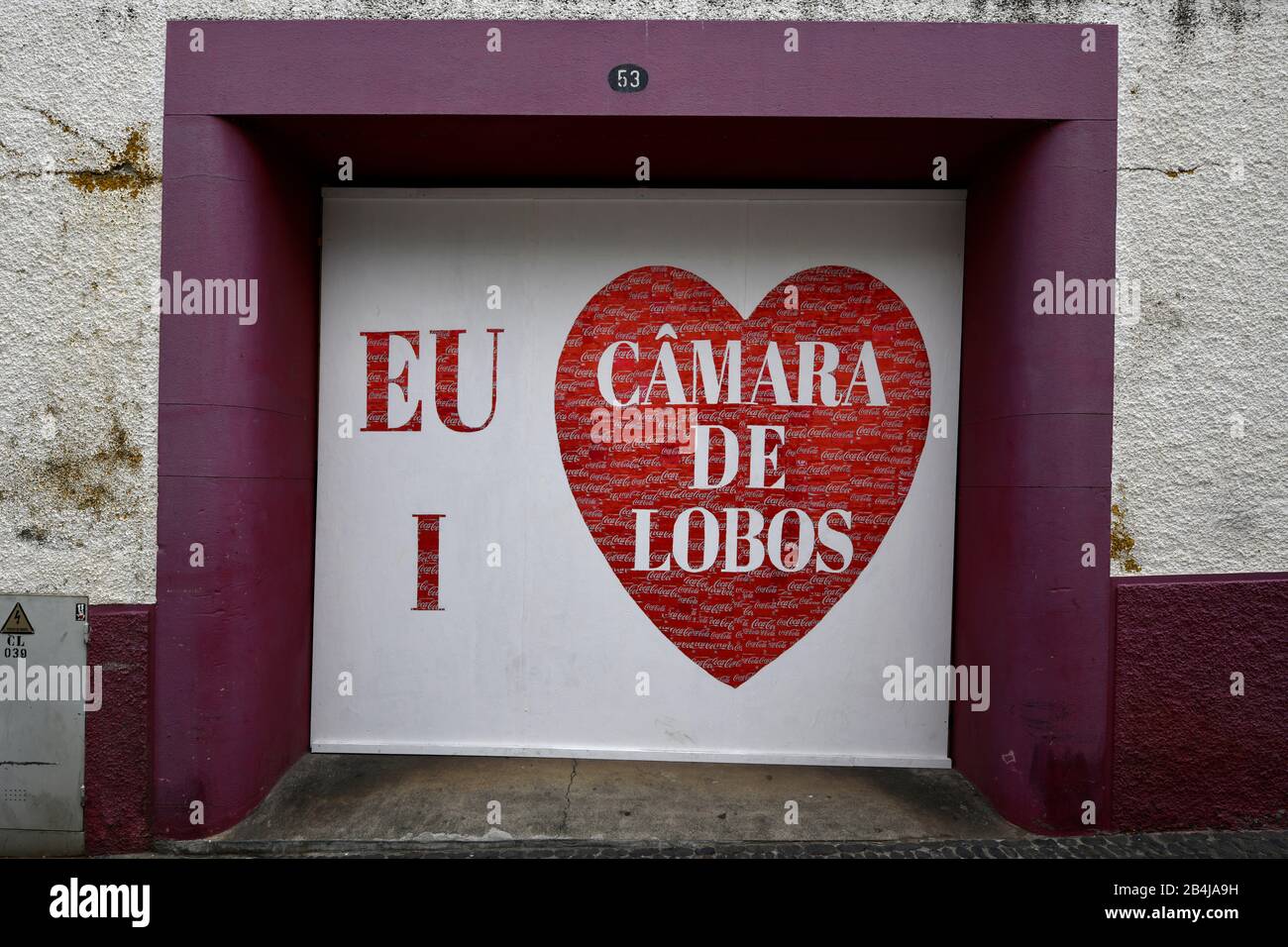 J'aime eu Camara de Lobos, graffitis d'articles jetables comme installation d'art et de protestation contre le changement climatique, Camara de Lobos, Madeira Island, Portugal Banque D'Images