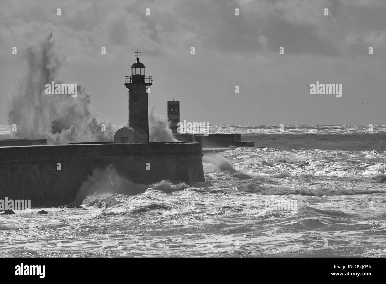 Phare emblématique Farolim de Felgueiras dans la ville côtière de Porto Banque D'Images