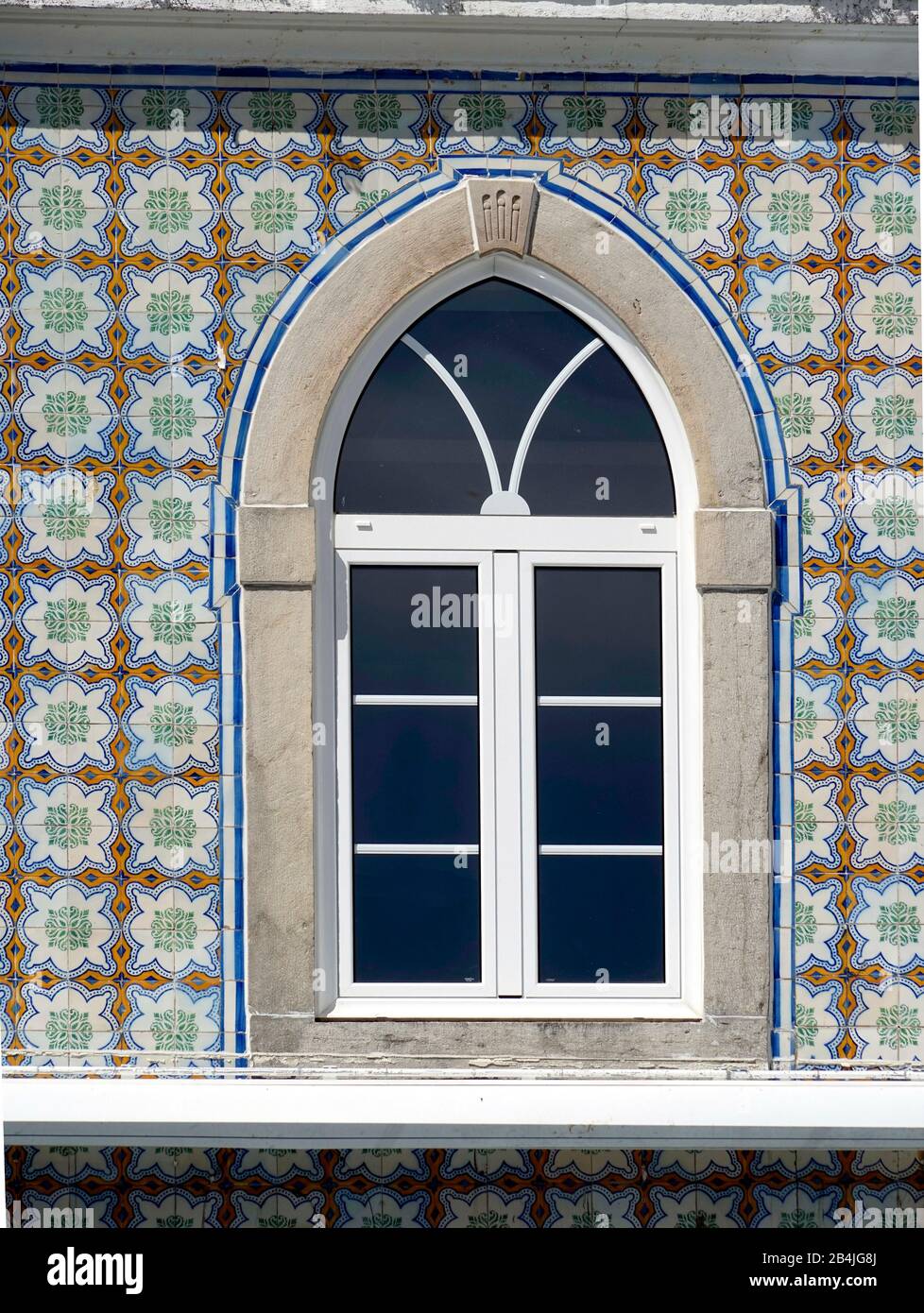 Europe, Portugal, région de Lisbonne, Sintra, maison, façade en carreaux de céramique, azulejos, fenêtre, détail Banque D'Images