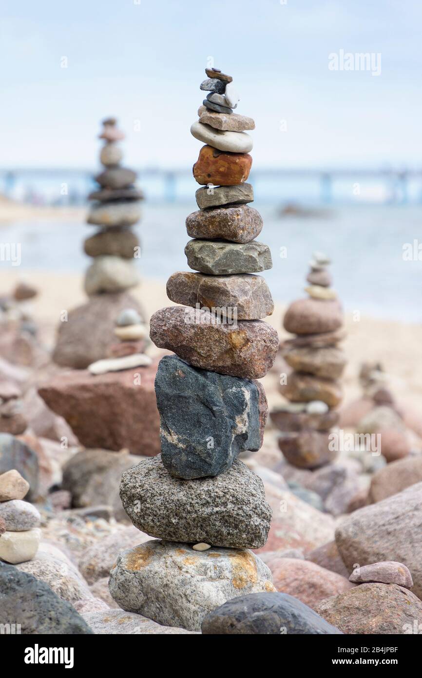 Ostsee, Rügen, Küste Bei Sellin, Wanderweg, Strand, Steinmännchen Banque D'Images