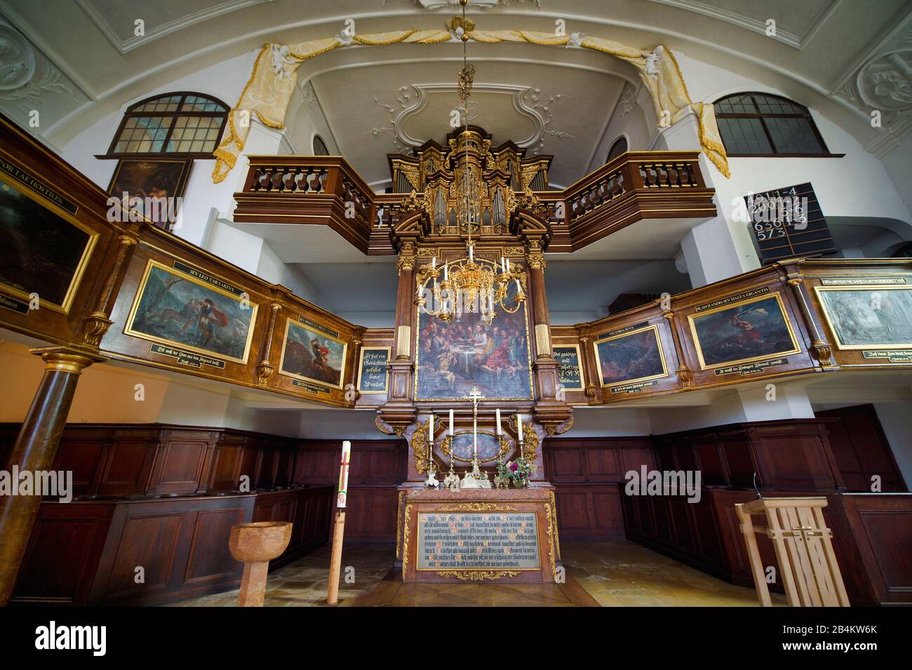 Galerie en architecture en bois, autel avec orgue, Evangelische Ulrichskirche, Augsbourg, Bavière, Allemagne Banque D'Images
