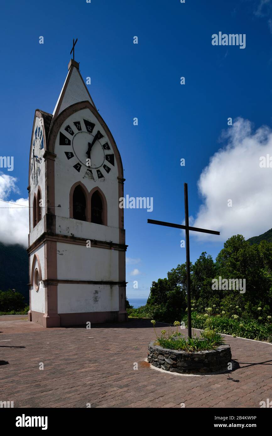 Chapelle Fatima sur une colline verte, Capela de Nossa Senhora de Fátima, São Vicente, Madeira Island, Portugal Banque D'Images