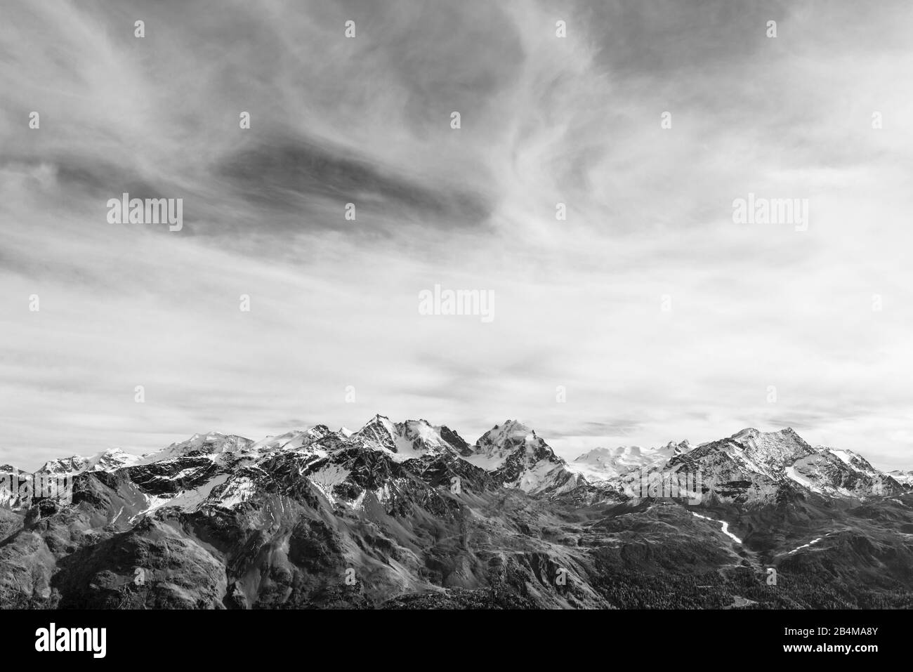 Suisse, Graubünden, Engadin, Haute-Engadine, Saint-Moritz, Vue De Piz Nair À Piz Cambrena, Piz Palü, Bellavista, Piz Morteratsch, Piz Bernina Biancograt, Piz Roseg, Sella Group Et Piz Corvatsch Banque D'Images