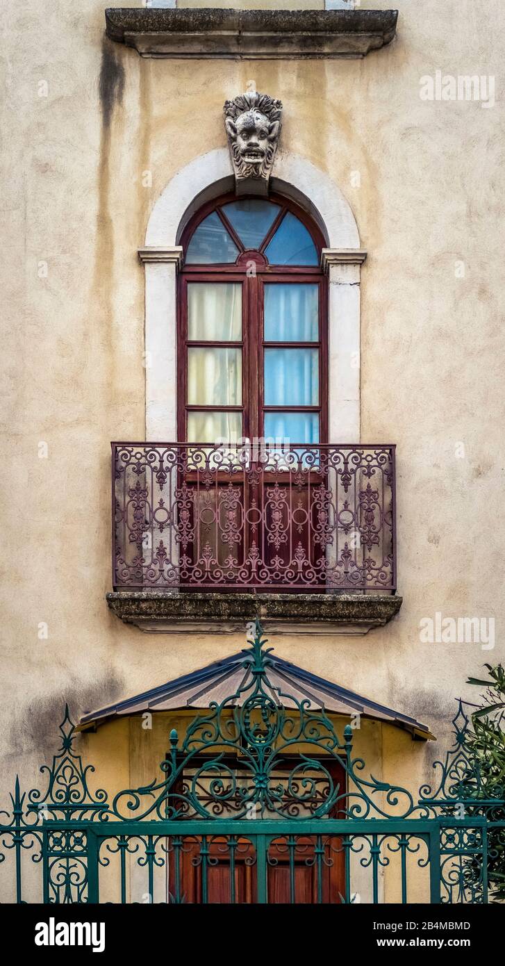 Détail d'une façade de maison à Narbonne Banque D'Images