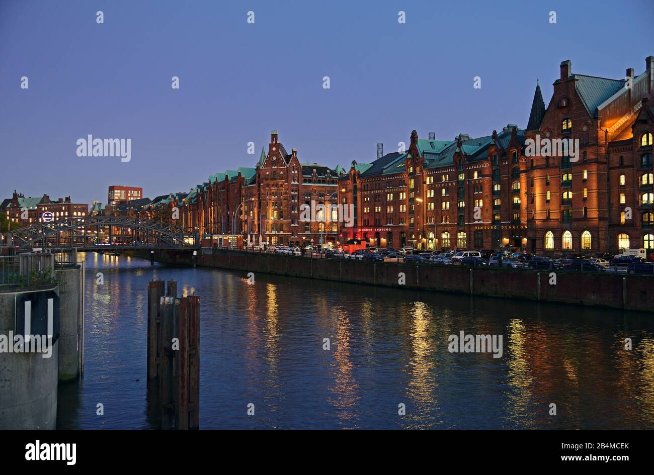 Europe, Allemagne, Hambourg, entrepôt historique, vue du canal des douanes à l'ancien entrepôt de briques, panorama Banque D'Images