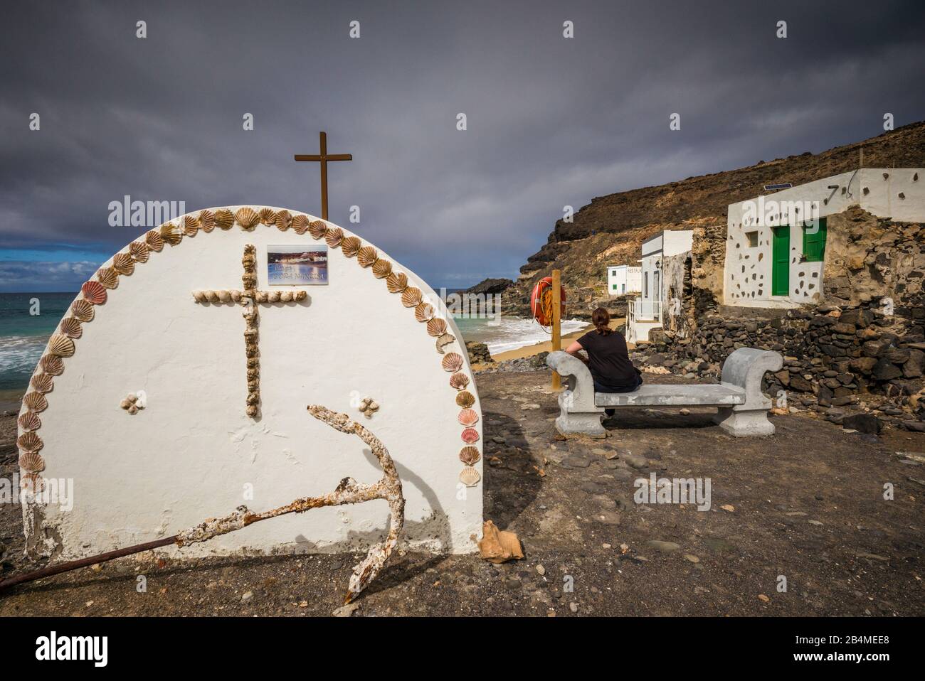 Espagne, Canaries, Fuerteventura Island, Los Molinos, village de la côte ouest de la chapelle ; les visiteurs, NR Banque D'Images