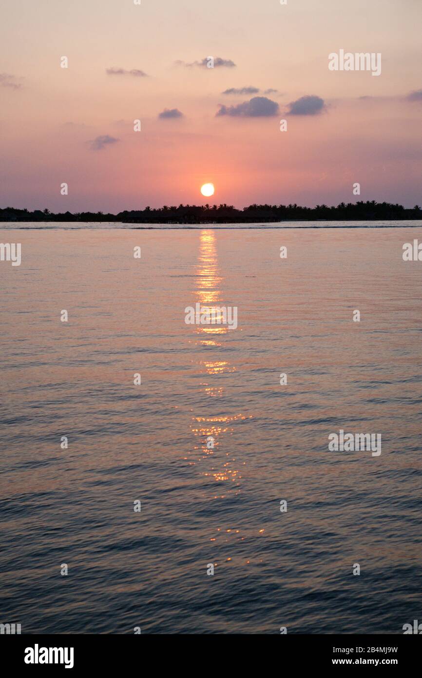 Coucher du soleil à South Male Atoll, South Male Atoll, Maldives, océan Indien Banque D'Images