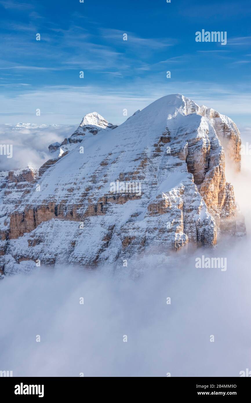 Cortina D'Ampezzo, Provin Belluno, Venetien, Italien, Europa. Luftbildaufnahme der Tofana di Rozes Banque D'Images