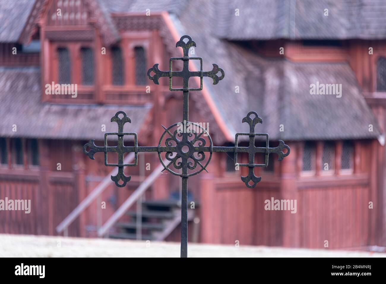 Allemagne, Basse-Saxe, Harz, Goslar, Église Gustav-Adolf-Stave À Hahnenklee, Croix, Détails. Banque D'Images