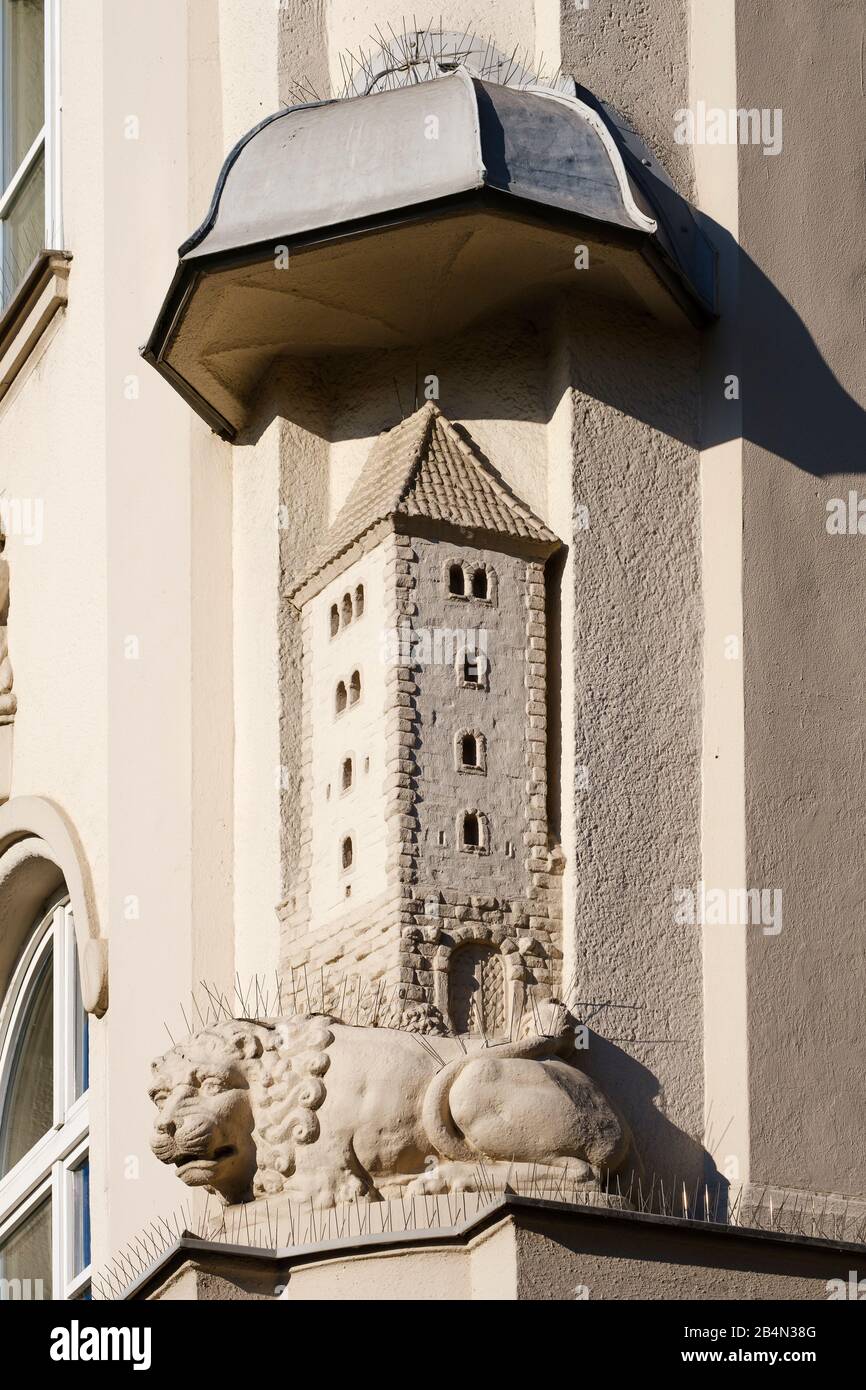 Façade d'Arnulfsturm et Löwe à Arnulfsplatz, Regensburg, Haut-Palatinat, Bavière, Allemagne Banque D'Images