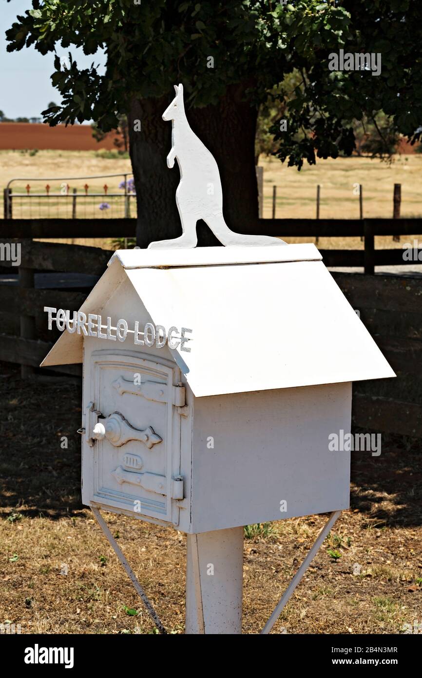 Clunes Australia / Cette boîte aux lettres australienne privée est un monument local de Clunes dans Victoria Australie. Banque D'Images