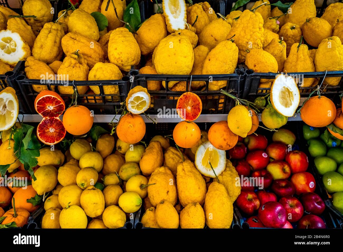 Stand de légumes et paniers de vente, oranges, citrons et fruits, Taormine, Italie du Sud, Europe, Sicile, Italie Banque D'Images